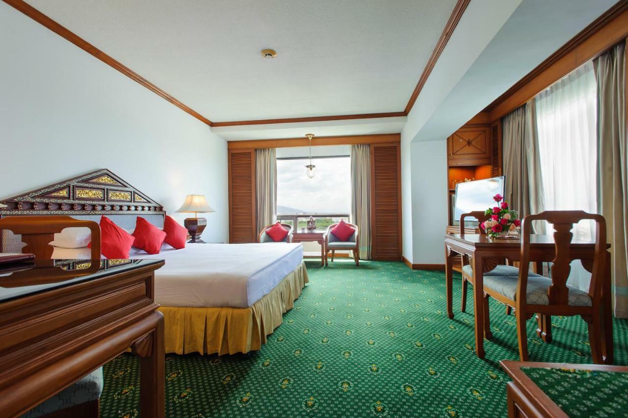 The Park Hotel, Chiang Mai Esterno foto